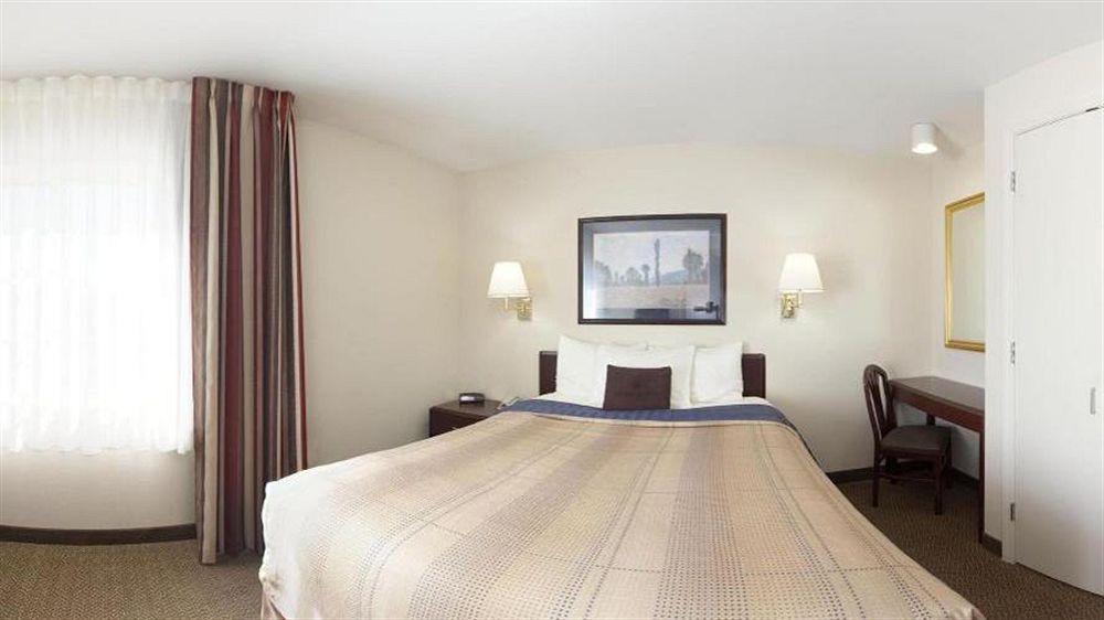 Sonesta Simply Suites St Louis Earth City Екстериор снимка