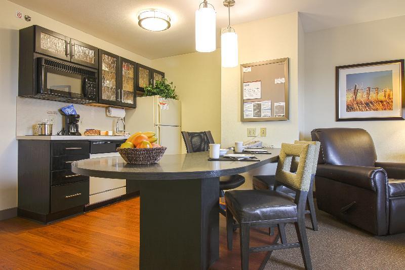 Sonesta Simply Suites St Louis Earth City Екстериор снимка