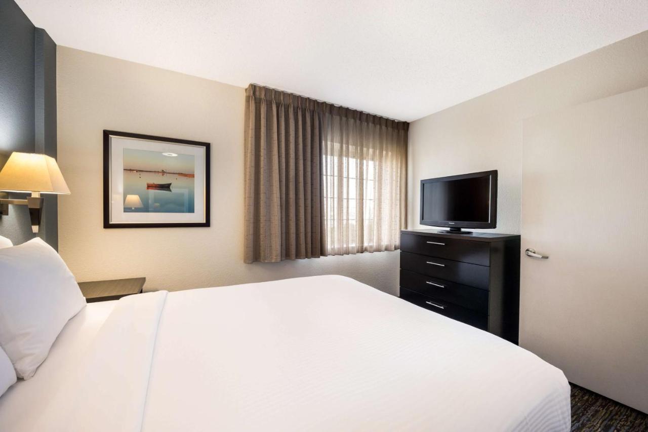 Sonesta Simply Suites St Louis Earth City Екстериор снимка