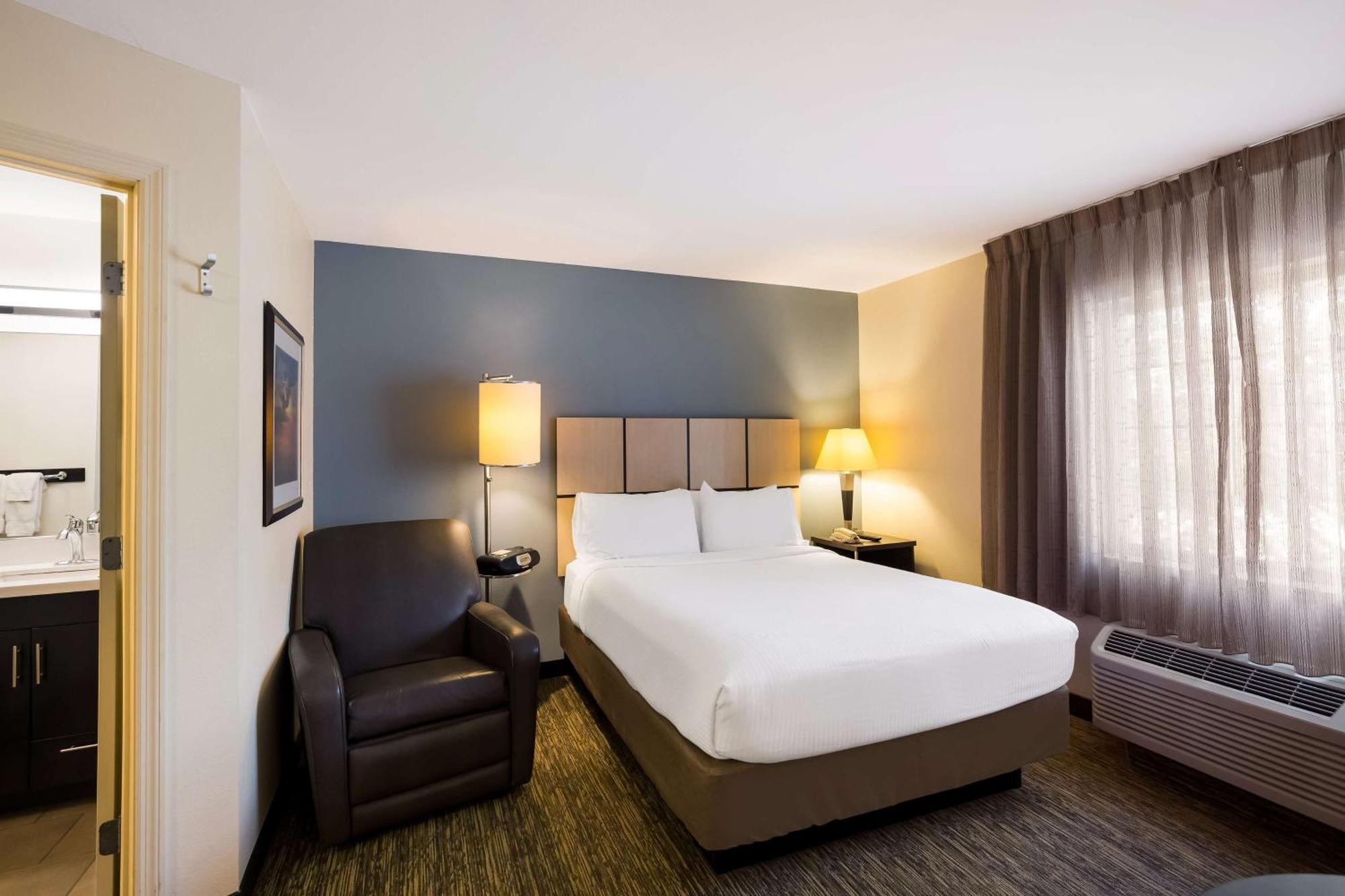 Sonesta Simply Suites St Louis Earth City Екстериор снимка